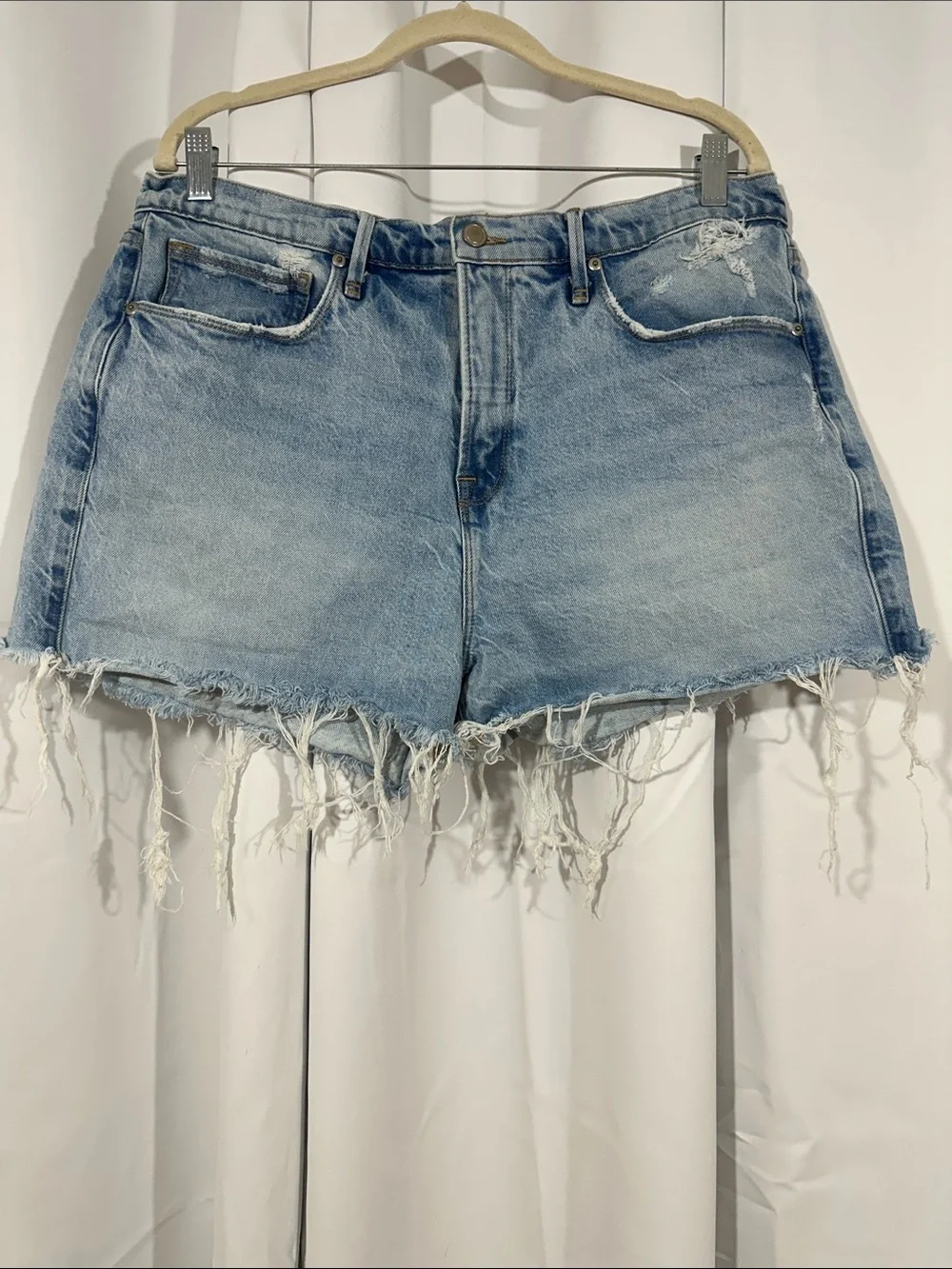 Good American Denim Shorts Size 12 31 Frayed Hem Distressed Cutoff Jean Shorts - Picture 1 of 8